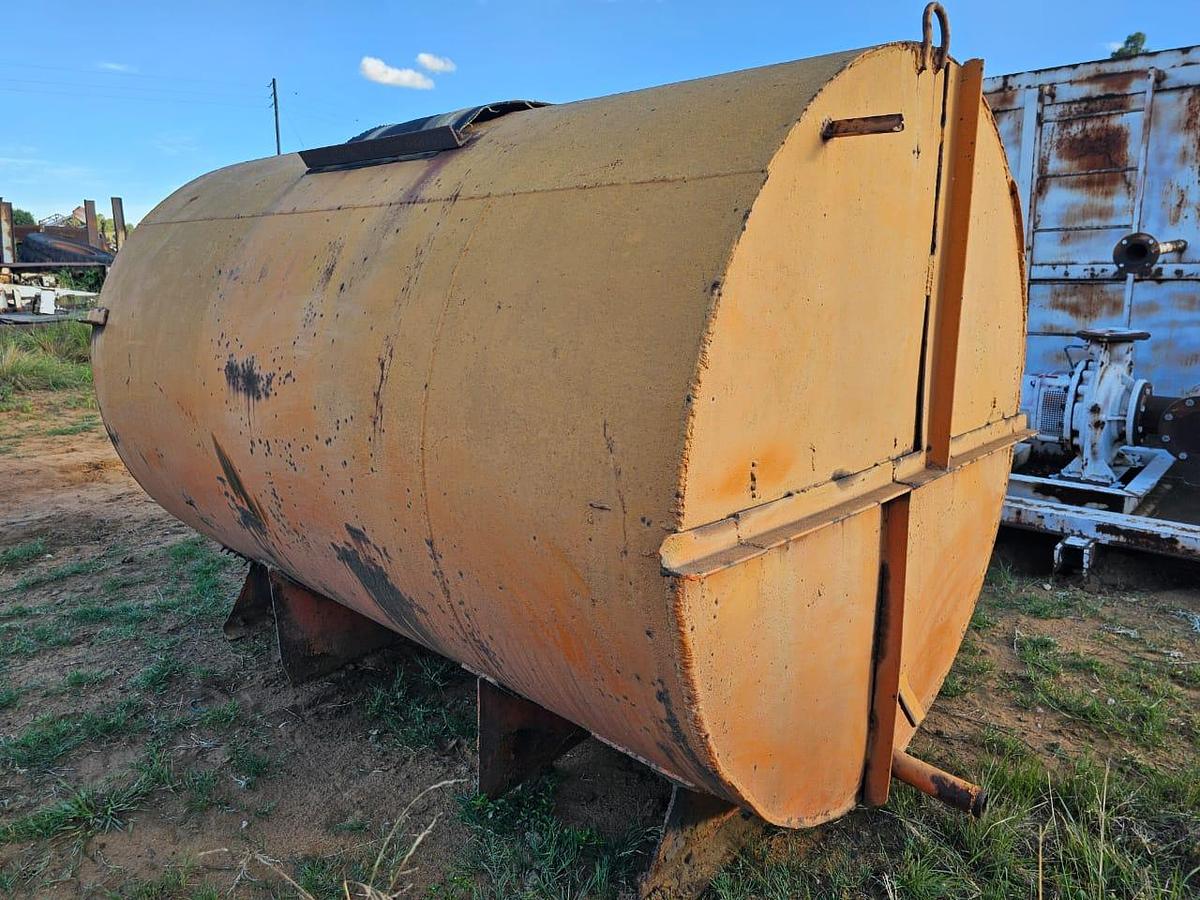 Used 4500 LITRE TANK ON STAND