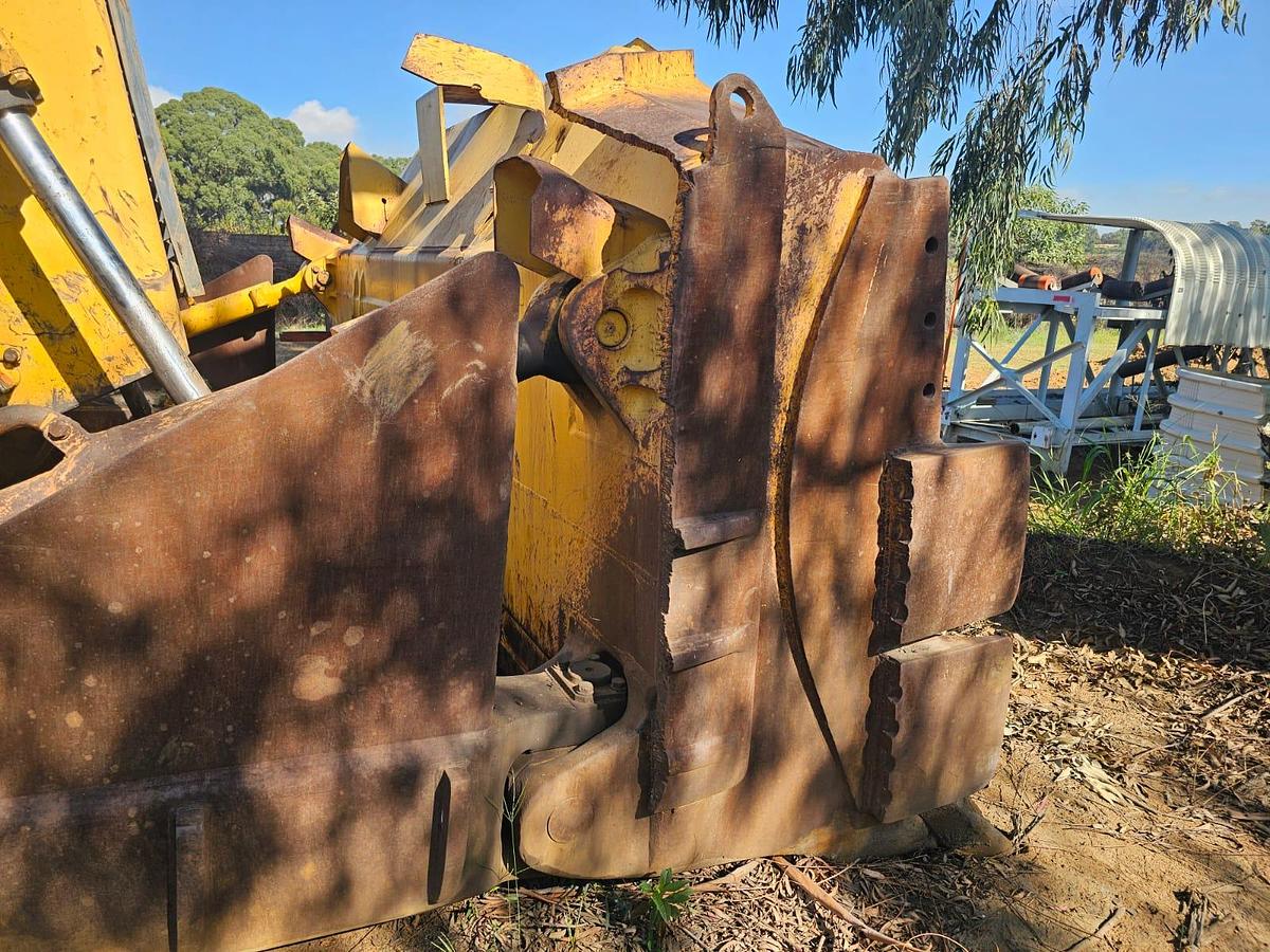 Used D375A KOMATSU DOZER (STRIPPING)