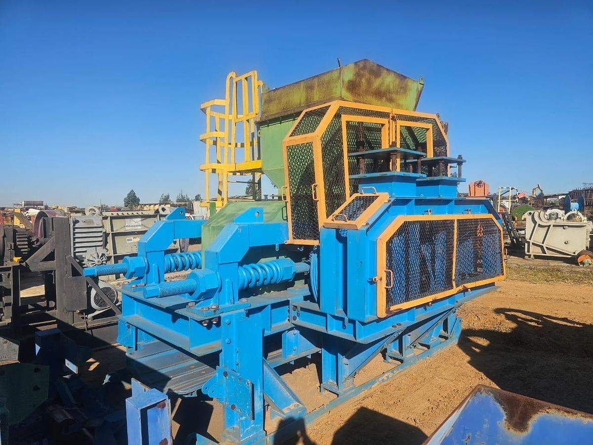 Used ADJUSTABLE DOUBLE DRUM CRUSHER WITH FEEDBIN (USED)