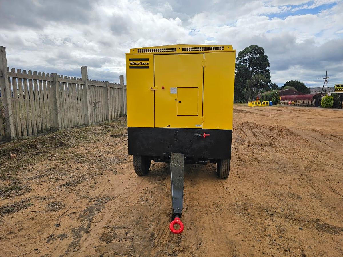 Used ATLAS COPCO XAS 495 MOBILE COMPRESSOR WITH MERCEDES BENZ ENGINE - OPERATIONAL