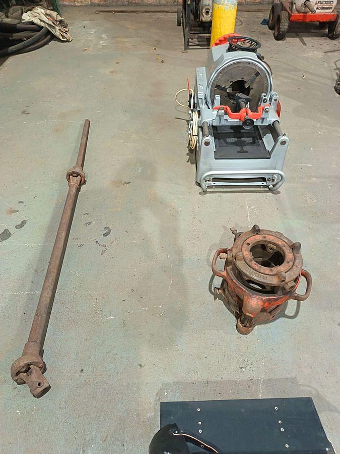 Used ASADA PISET 4S-B THREADING MACHINE WITH ATTACHMENTS
