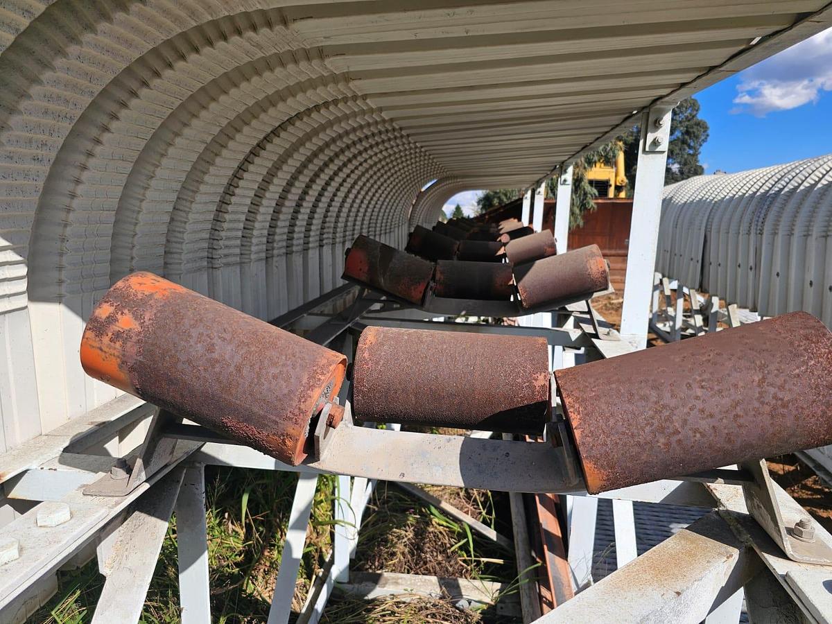 Used 1050 MM CONVEYOR STRUCTURE WITH ROOF (USED)