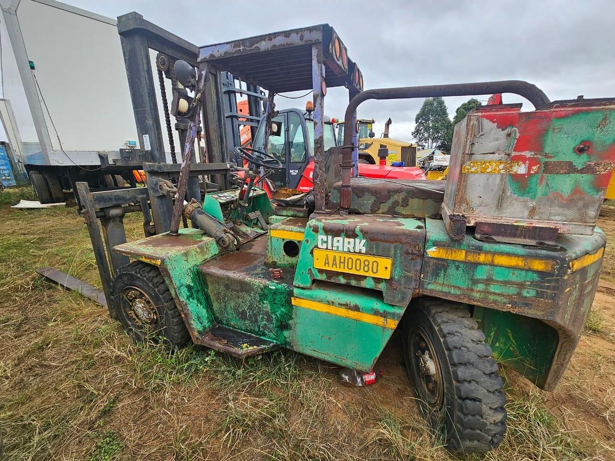 Used CLARK INDUSTRIAL FORKLIFT