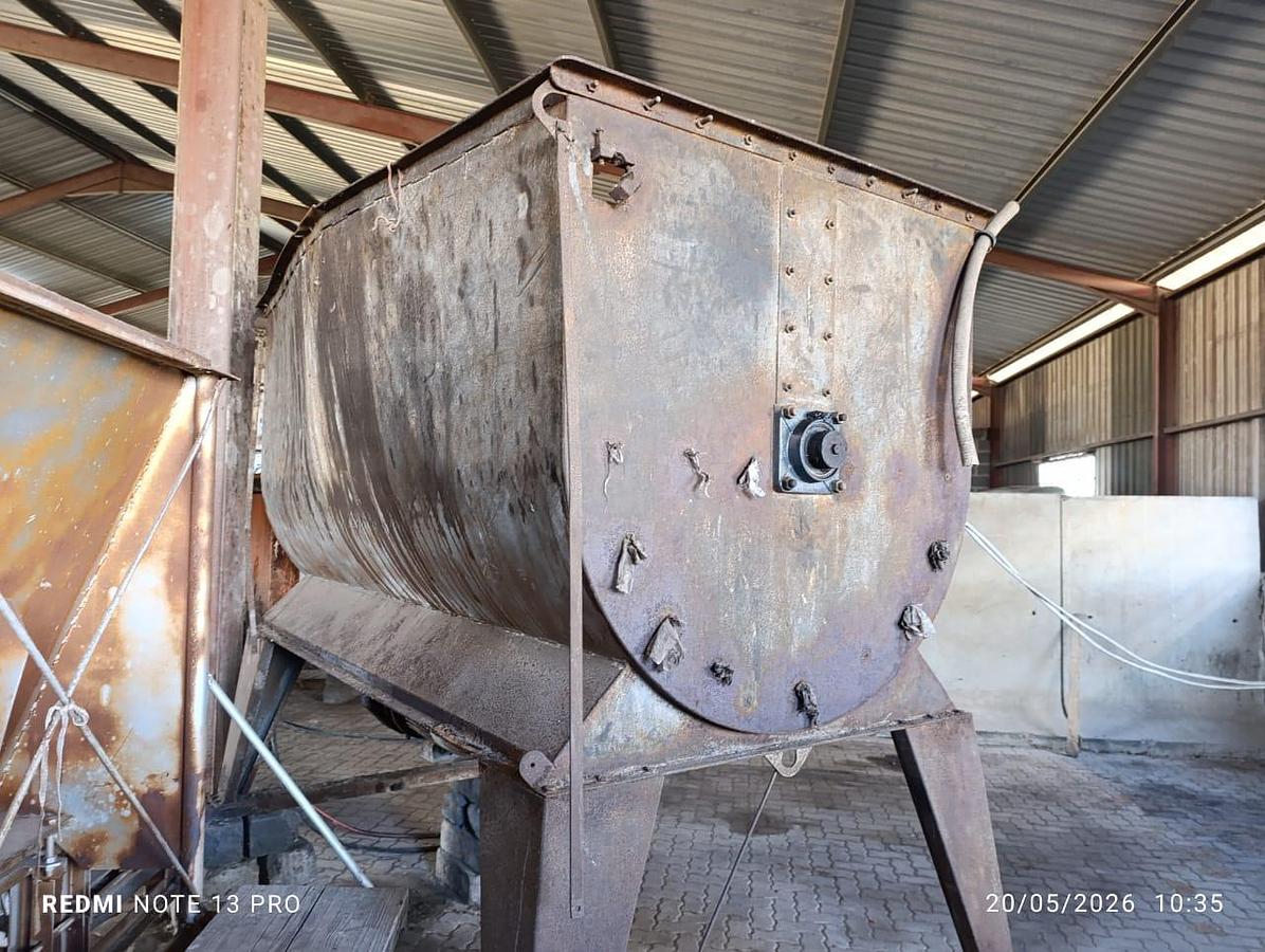 Used PADDLE MIXER WITH CONVEYOR STRUCTURES