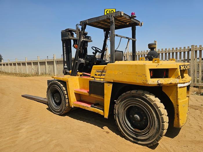 Used KOMATSU FD80H-5 FORKLIFT WITH TWO (2) EXTENDED FORKS (RUNNER) (BATTERIES NOT INCLUDED)
