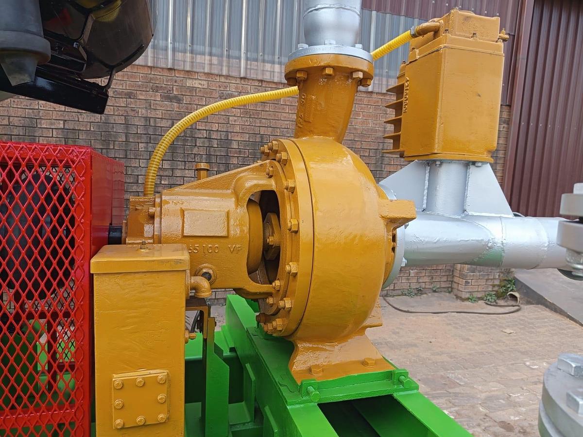Used WATER PUMP ON A TRAILER WITH VOLVO ENGINE (BATTERIES NOT INCLUDED)