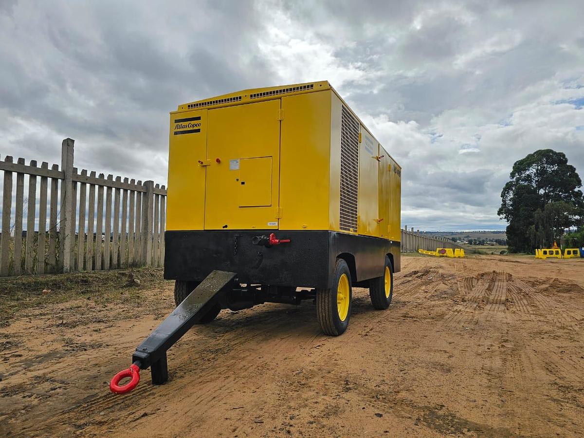 Used ATLAS COPCO XAS 495 MOBILE COMPRESSOR WITH MERCEDES BENZ ENGINE - OPERATIONAL