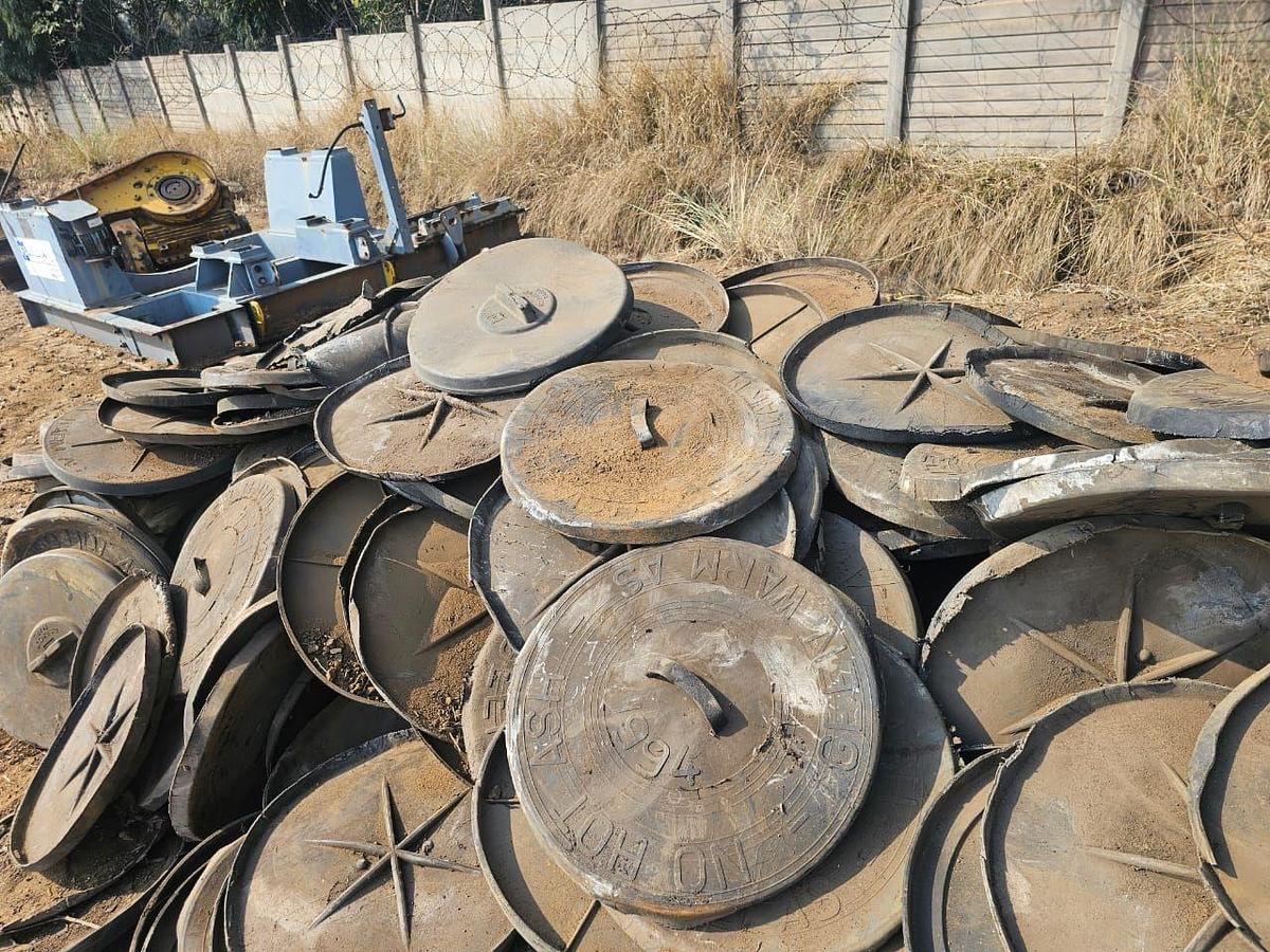 Used RUBBER DUSTBIN LIDS - USED CONDITION
