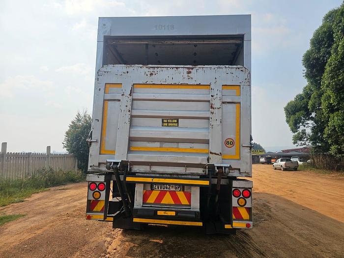 Used HENRED FRUEHAUF DOUBLE AXLE INSOLATED BODY TRAILER WITH RAVIOLI TAIL LIFT