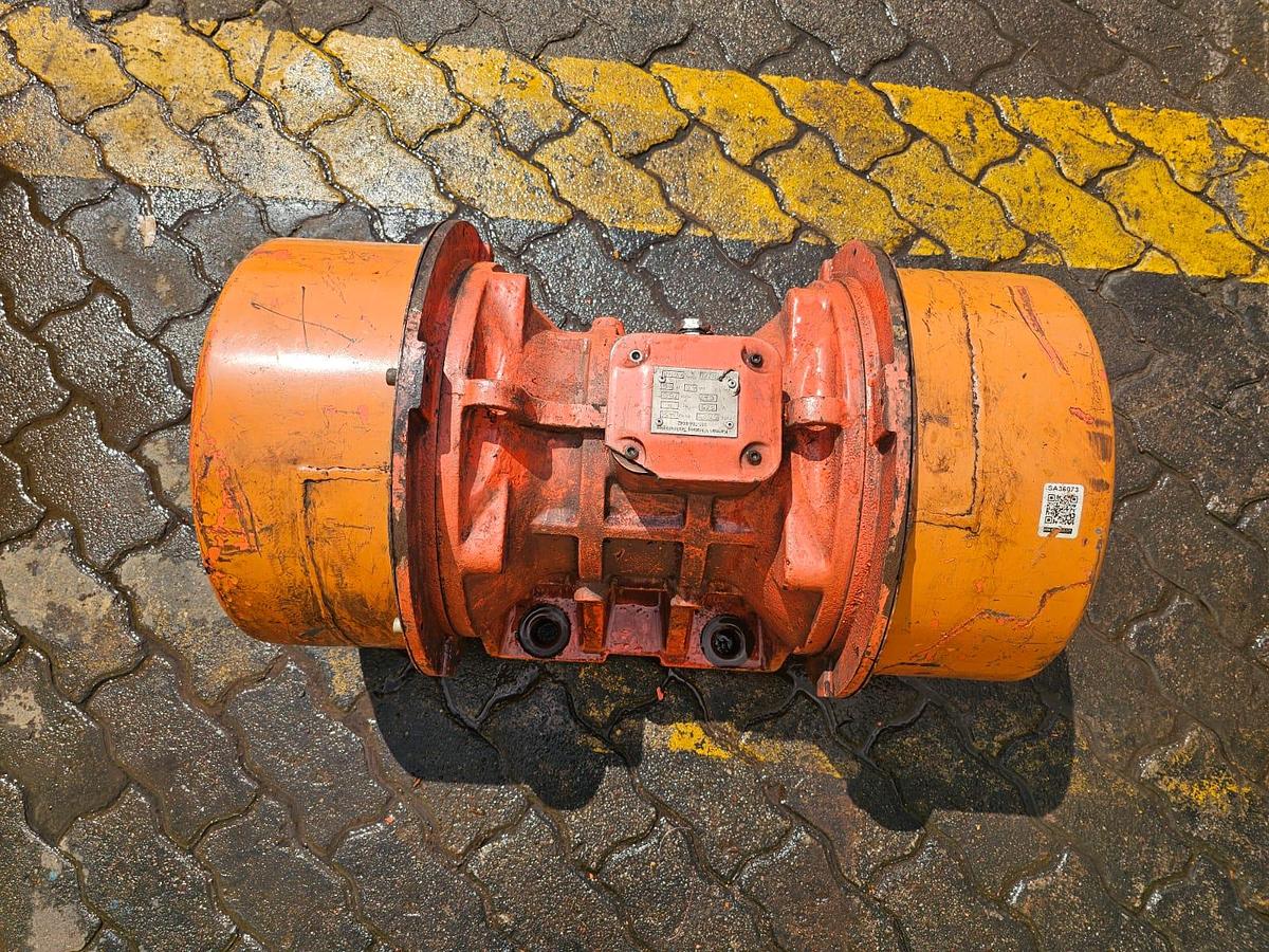 Used 4KW VIBRATING MOTOR (USED)