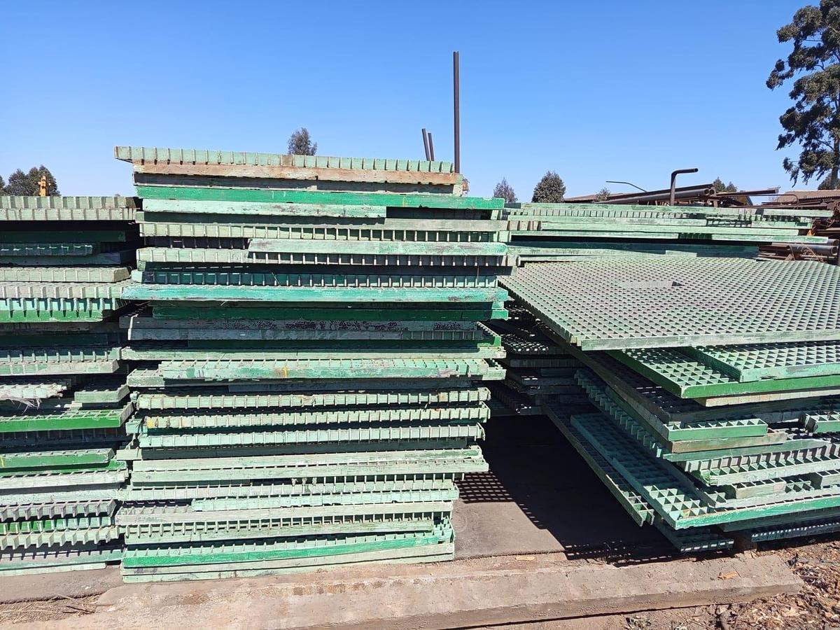 Used VARIOUS SIZED FIBREGLASS WALKWAY GRIDS