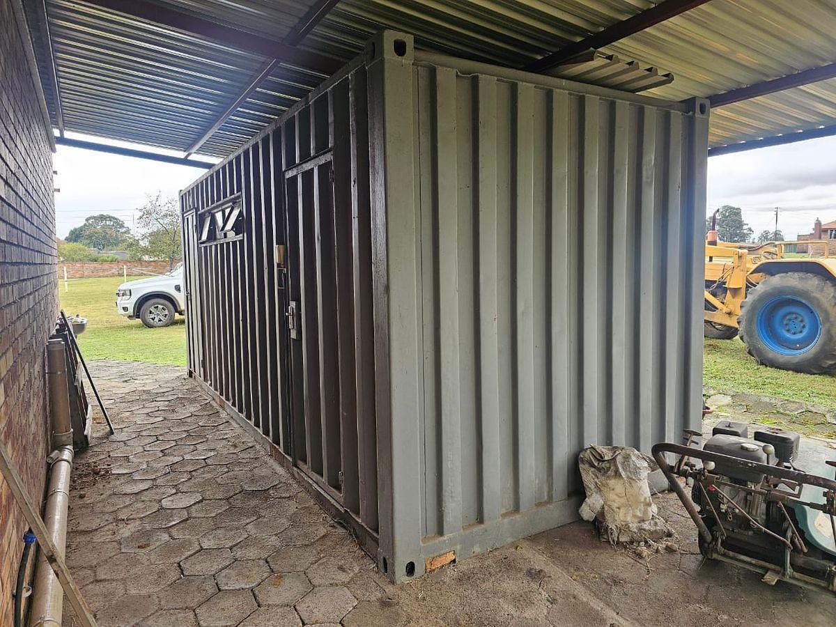 Used 6 METRE BATHROOM CONTAINER