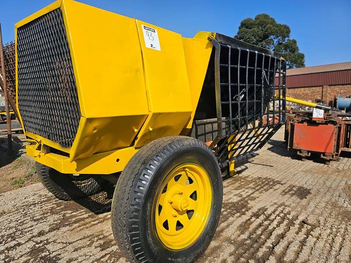Used MOBILE CONCRETE MIXER DUMPER