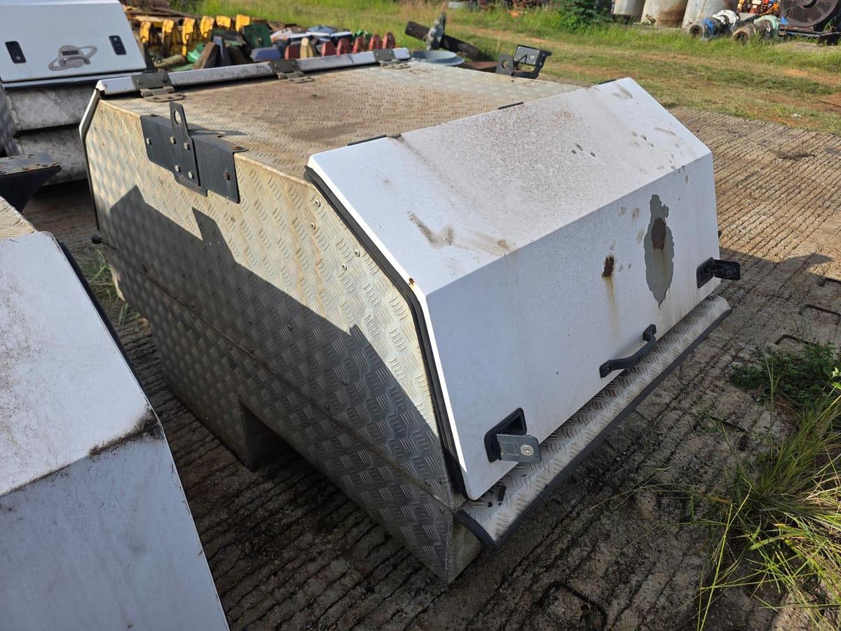 Used BIG ALUMINUM BAKKIE TOOL BOX (USED)