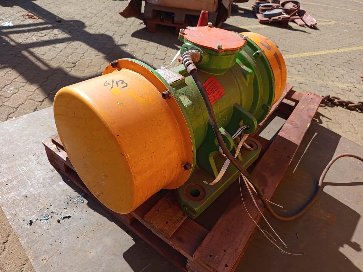 Used VIBRATING MOTOR 5.3KW