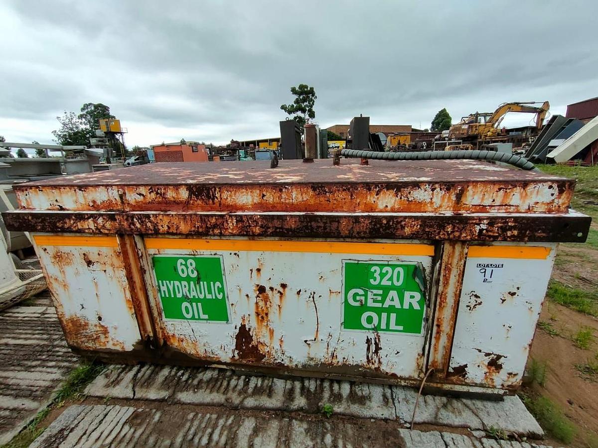 Used HYDRAULIC & GEAR OIL TANK
