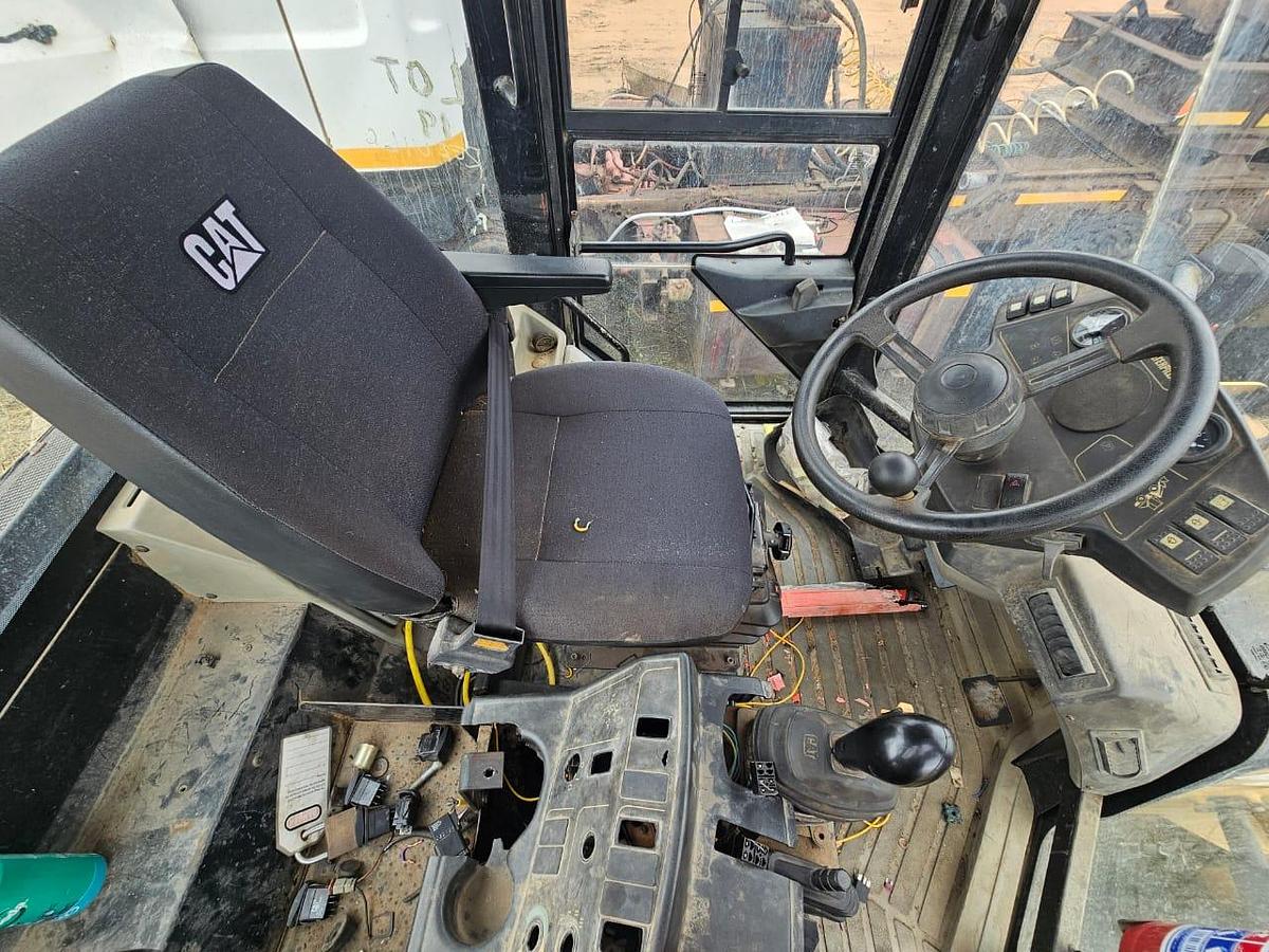 Used CATERPILLAR 902 WHEEL LOADER