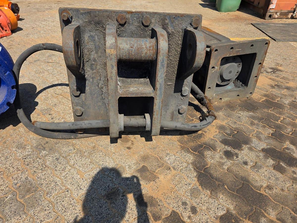 Used MSB HYDRALIC PECKERS BIG & SMALL (USED)