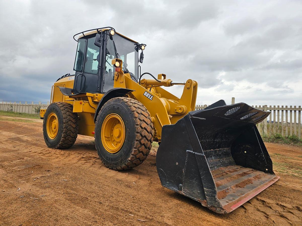 Used BELL L1204E FRONT END LOADER (USED)