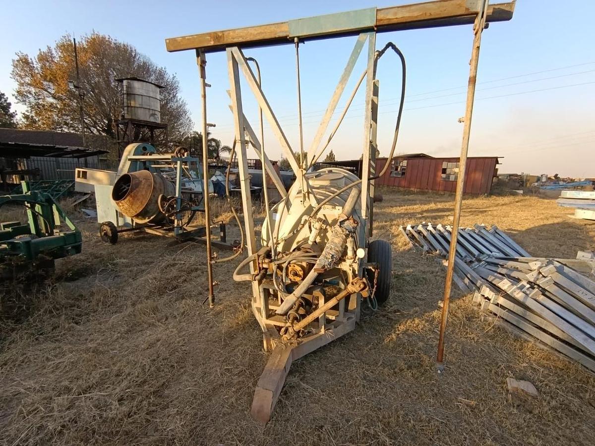 Used CROP SPRAYER COMPLETE WITH PTO PUMP - GOOD CONDITION