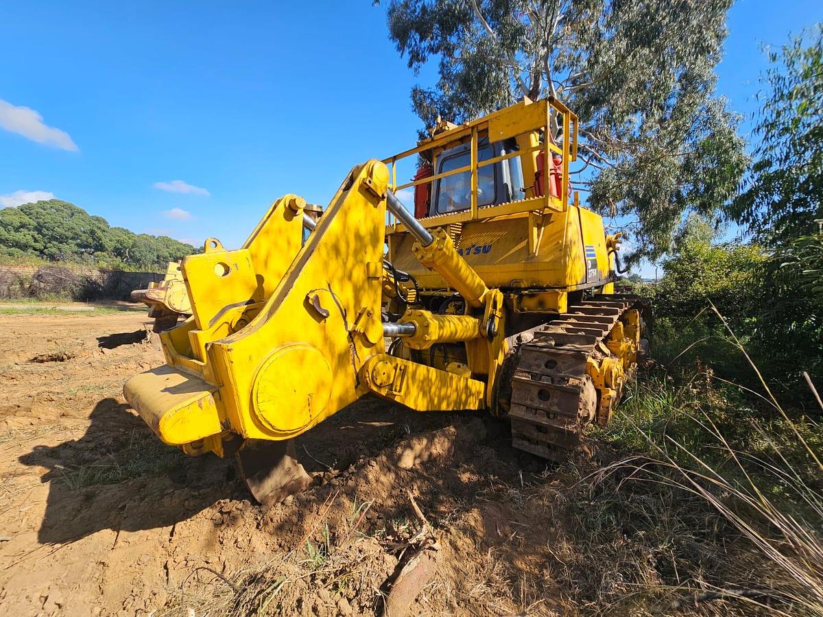 Used D375A KOMATSU DOZER (STRIPPING)