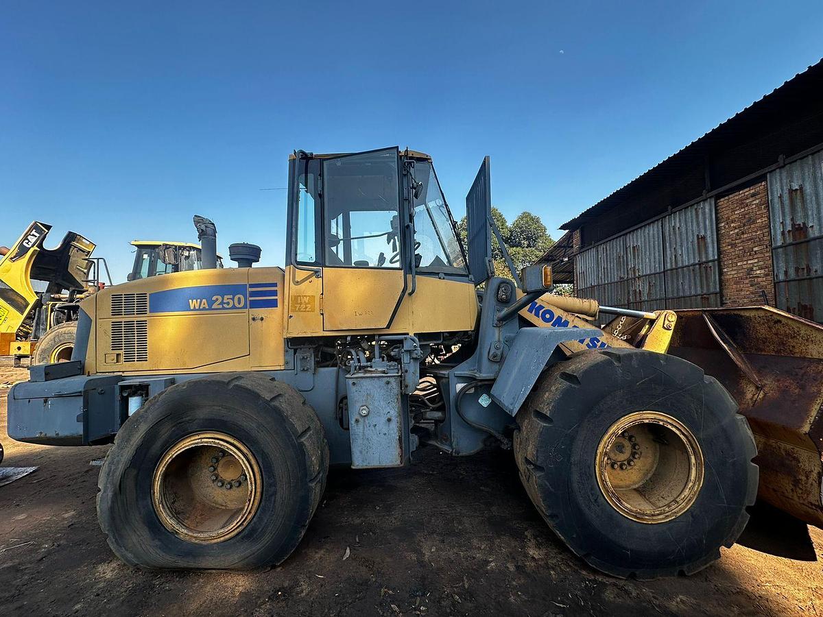 Used KOMATSU WA250-6 FRONT END LOADER - INOPERABLE