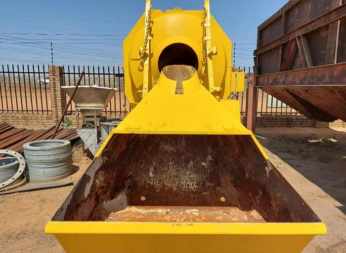 Used CONCRETE MIXER WITH HATZ ENGINE (OPERATIONAL)