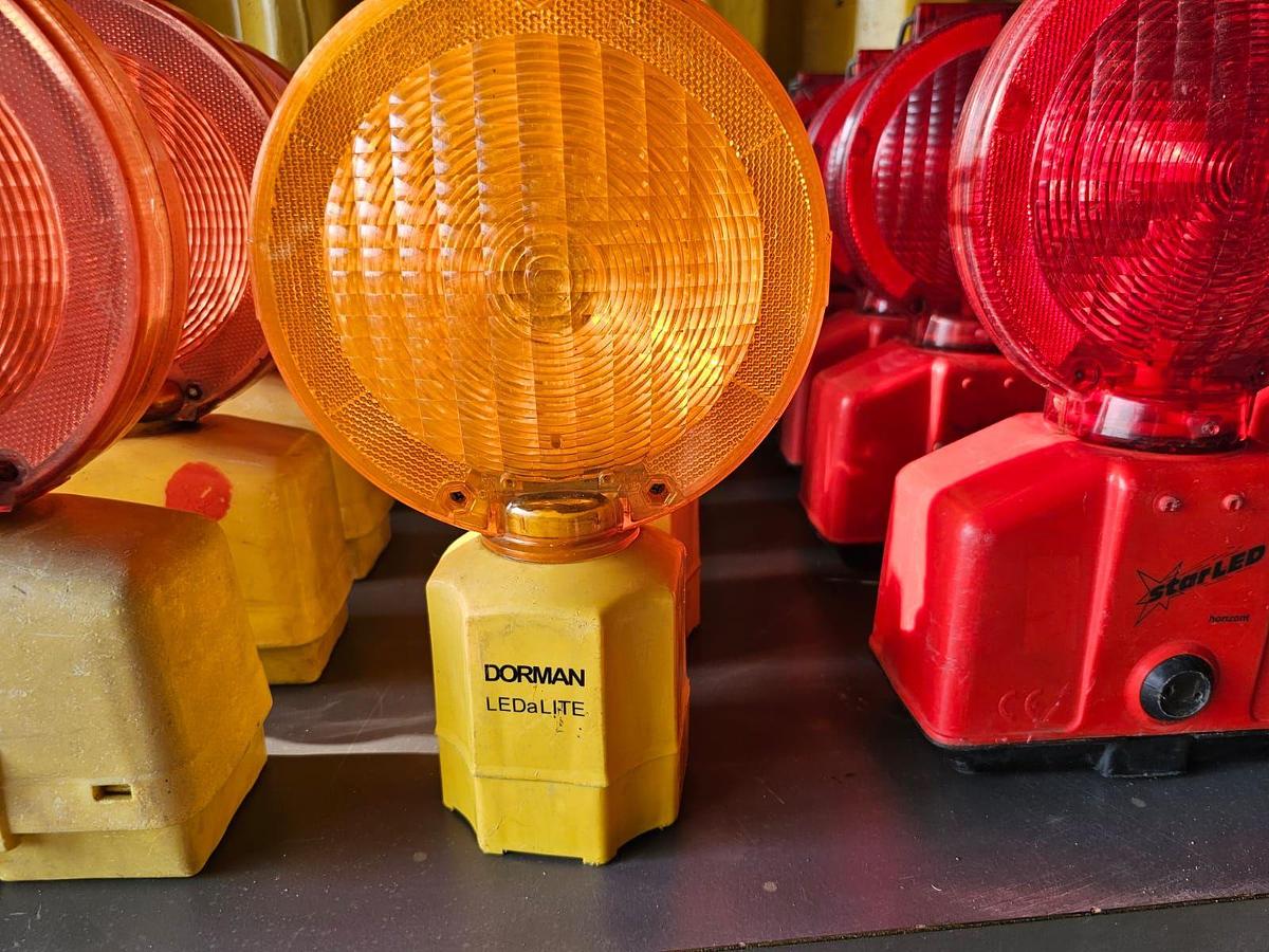 Used ROAD HAZARD WARNING LAMPS/LIGHTS