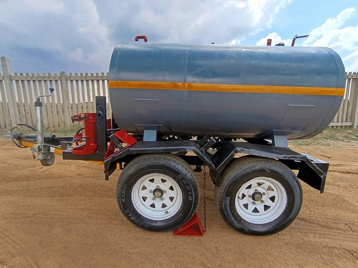 Used HEAVY DUTY 2500 LITRE DIESEL BOWSER TRAILER WITH PUMP & METER- USED CONDITION