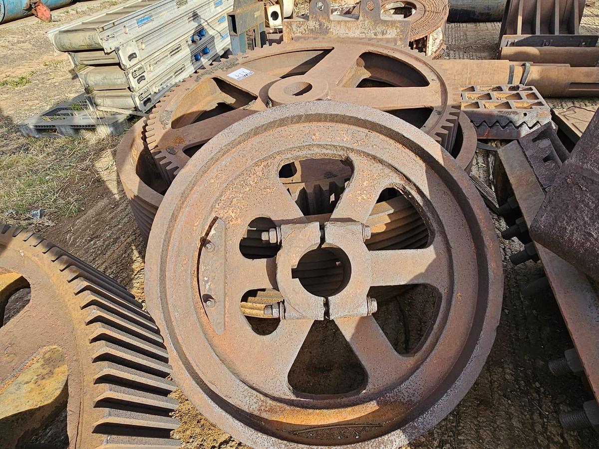 Used CRUSHER FLY WHEELS AND GEAR