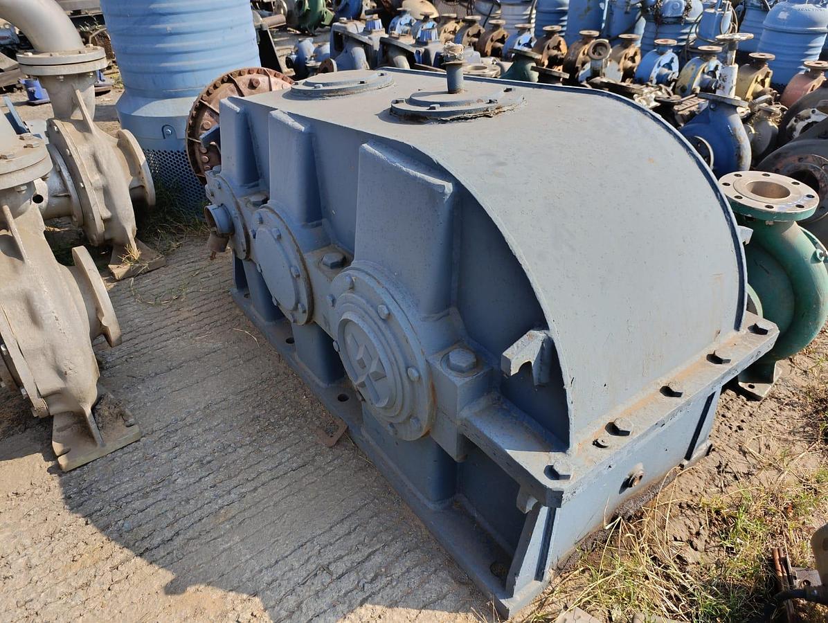 Used GEARBOX WITH COUPLING