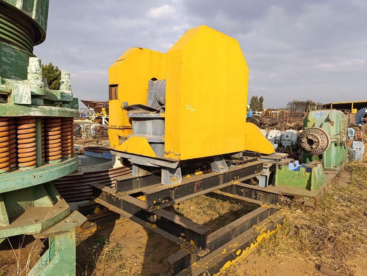 Used JAW CRUSHER WITH 15KW ELECTRIC MOTOR