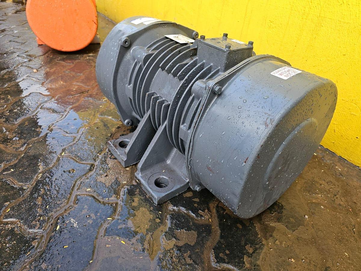 Used 1.6 KW URAS VIBRATING MOTOR (USED)