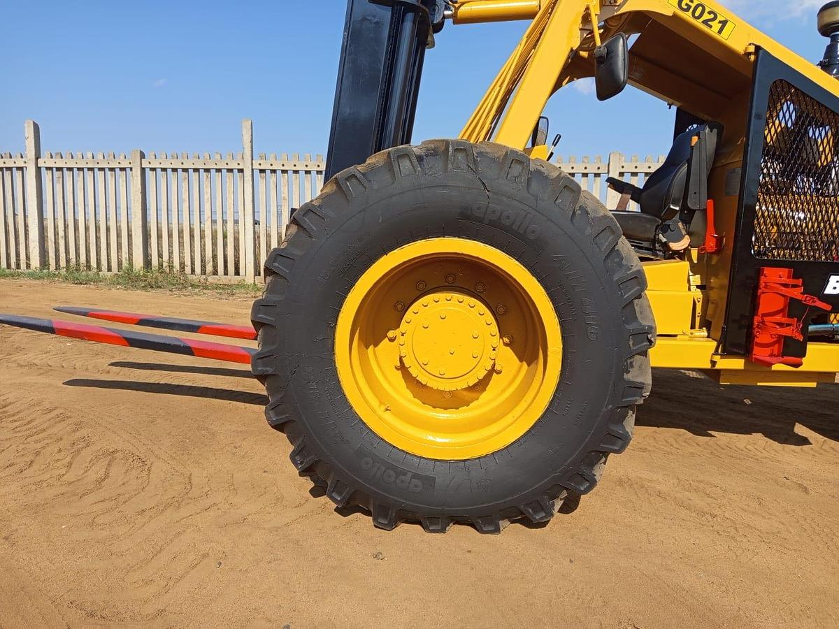Used BELL 120 SUPER 2.75 TON ROUGH TERRAIN FORKLIFT(USED CONDITION)