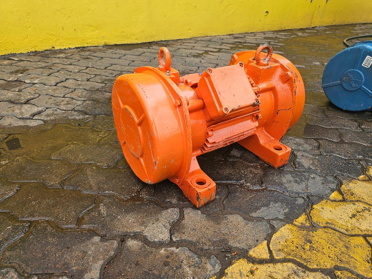 Used 1.5KW VIBRATING MOTOR(USED)