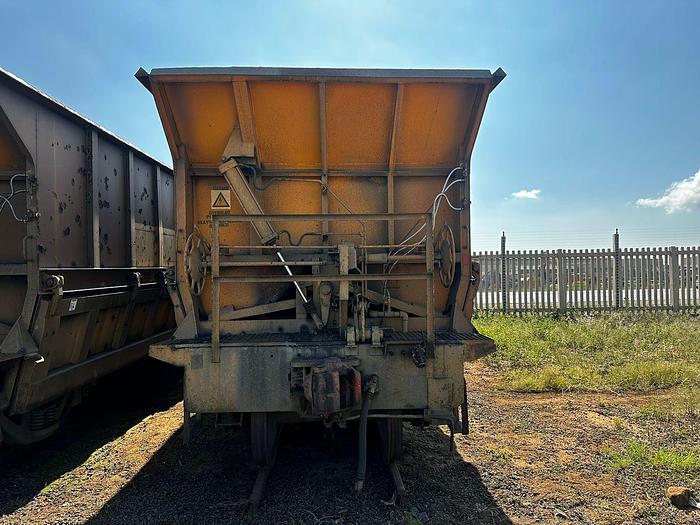 Used RDS BOTTOM SIDE DISCHARGE HOPPER