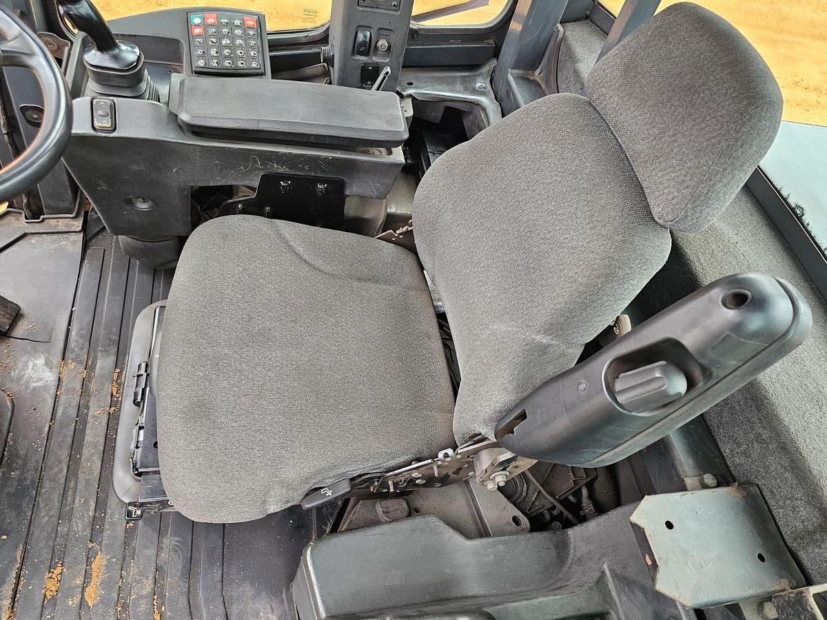 Used BELL L1204E FRONT END LOADER (USED)