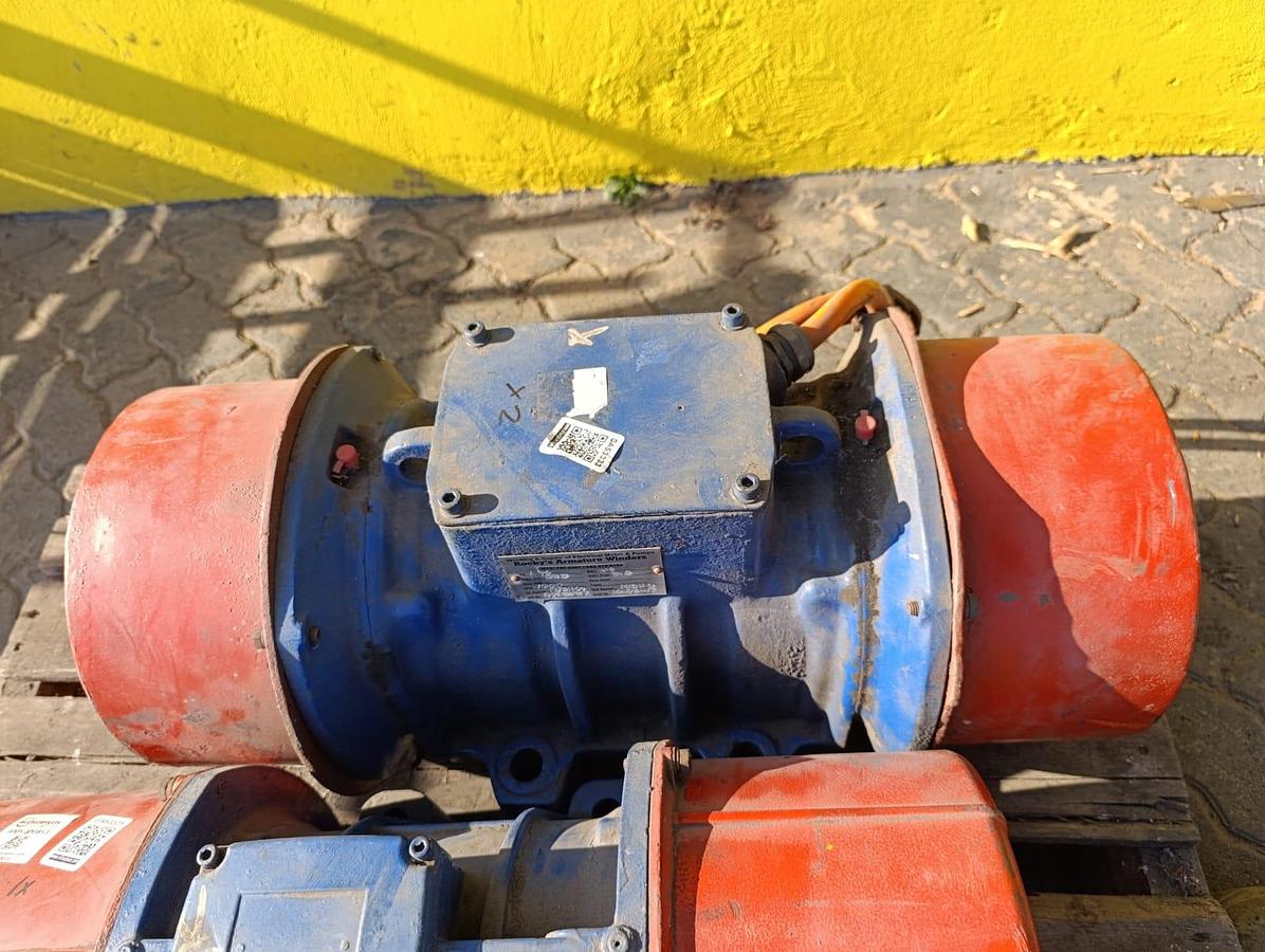 Used VIBRATING MOTOR 1.96KW
