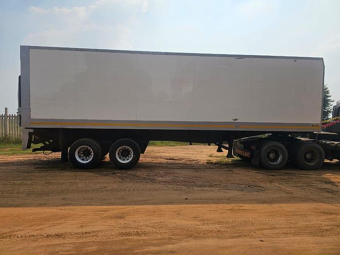 Used HENRED FRUEHAUF DOUBLE AXLE INSOLATED BODY TRAILER WITH RAVIOLI TAIL LIFT