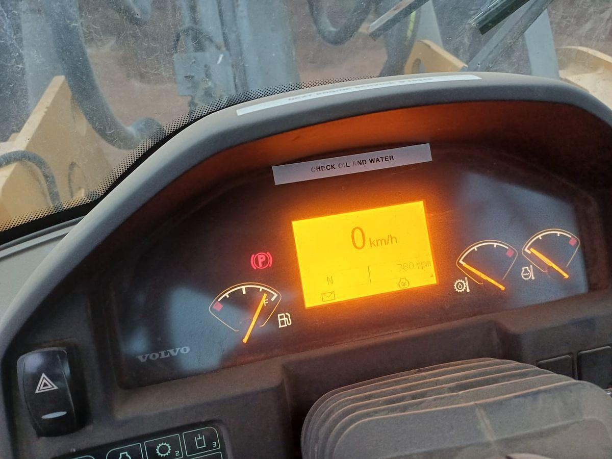 Used VOLVO L120F FRONT END LOADER - OPERATIONAL