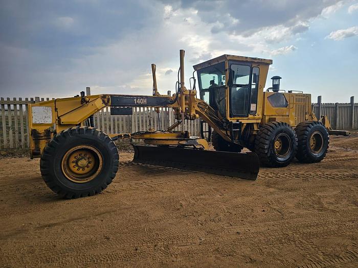 Used CATERPILLAR 140H GRADER (RUNNER)