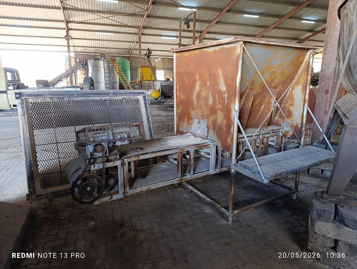 Used PADDLE MIXER WITH CONVEYOR STRUCTURES