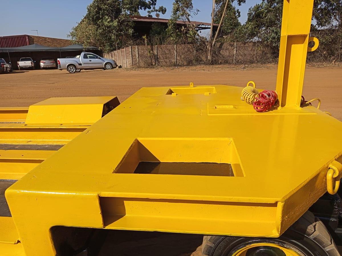 Used LOW BED TRAILER 2.5M X 8.35M (USED)