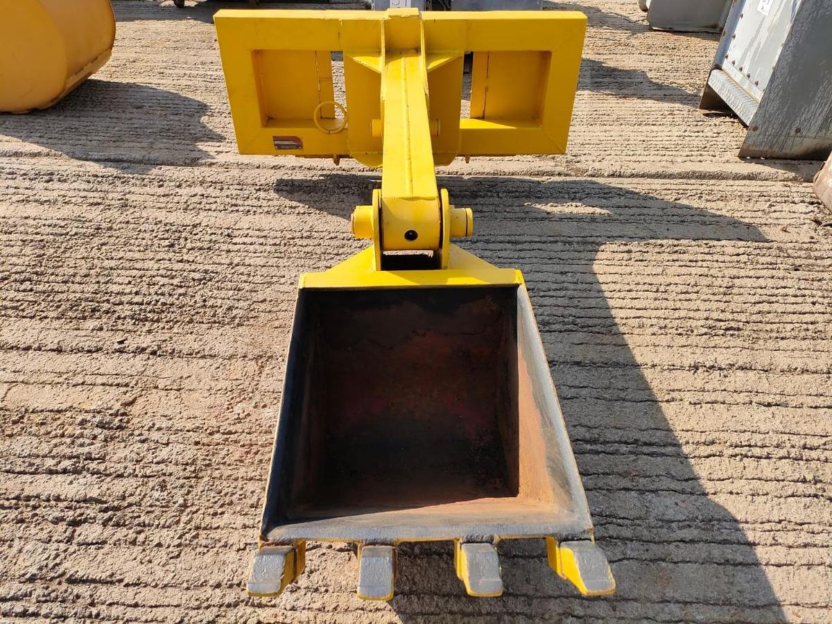 Used EXCAVATOR QUICK COUPLER BUCKET ATTACHMENT