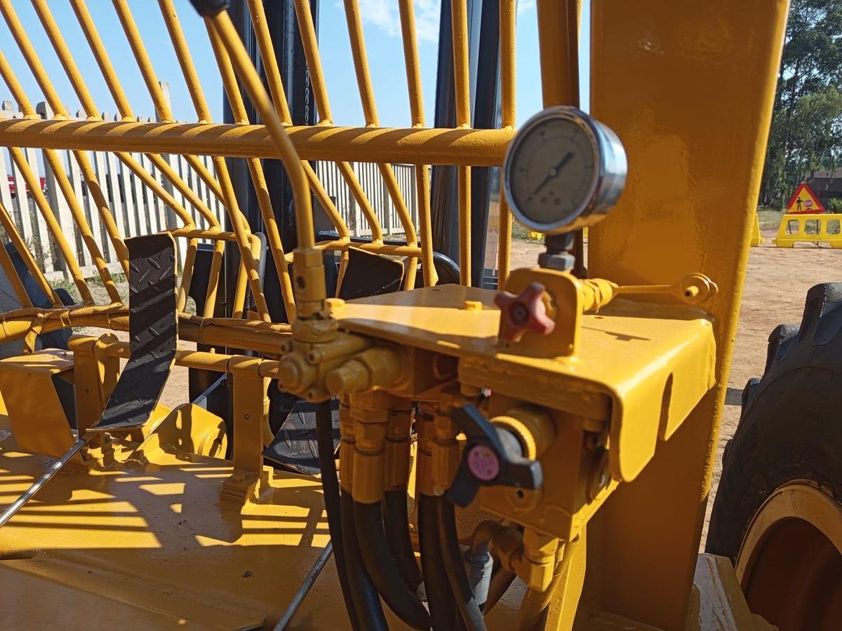 Used BELL 120 SUPER 2.75 TON ROUGH TERRAIN FORKLIFT(USED CONDITION)