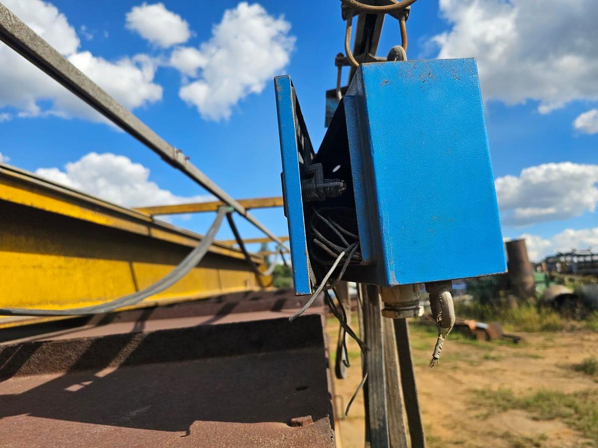 Used 5 TON OVERHEAD CRANE WITH REMOTE 2 X ELECTRIC 7.5 KW ELECTRIC MOTORS AND GEARBOX REMOTE GENERAL INFORMATION S