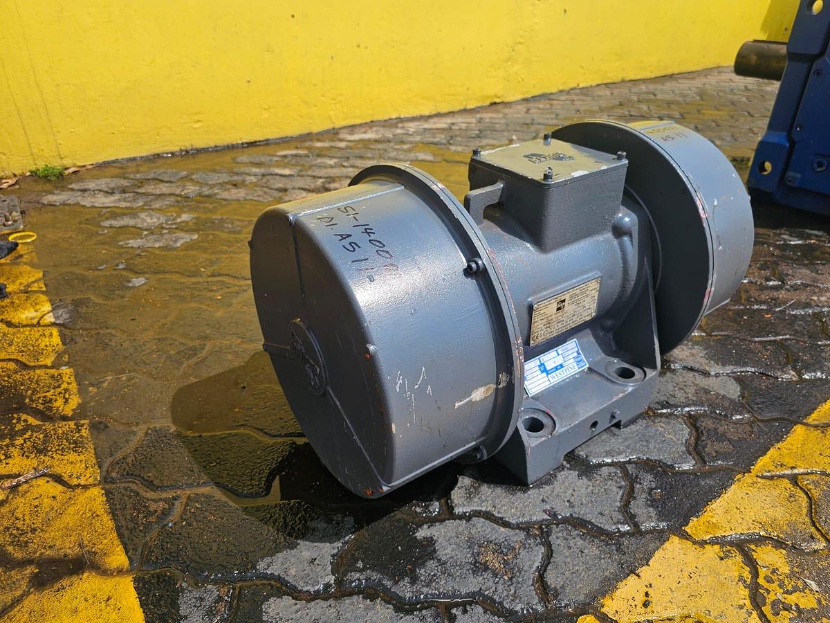 Used 1.8 KW VIBRATING MOTOR (USED)