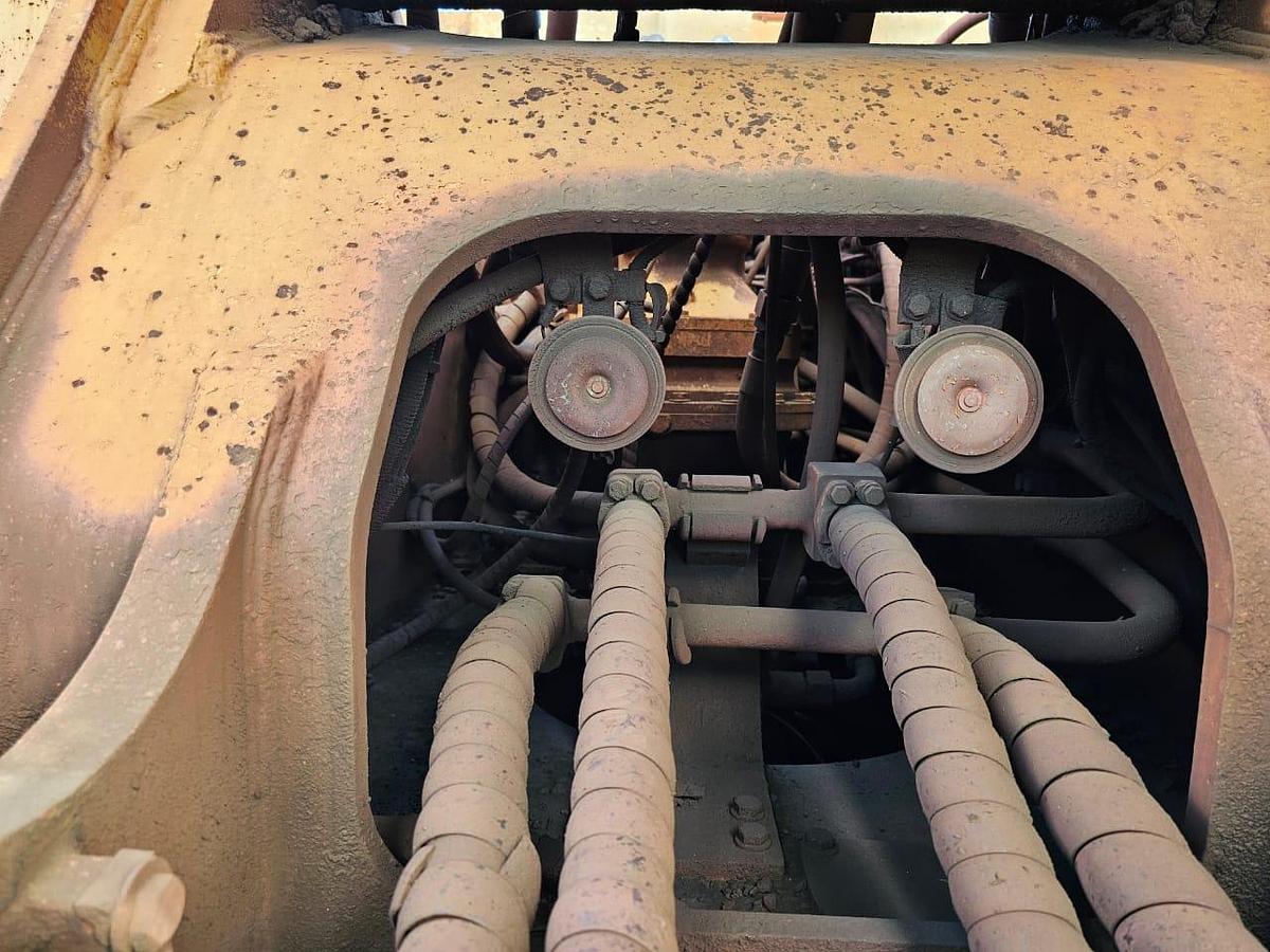 Used KOMATSU TRACKED EXCAVATOR