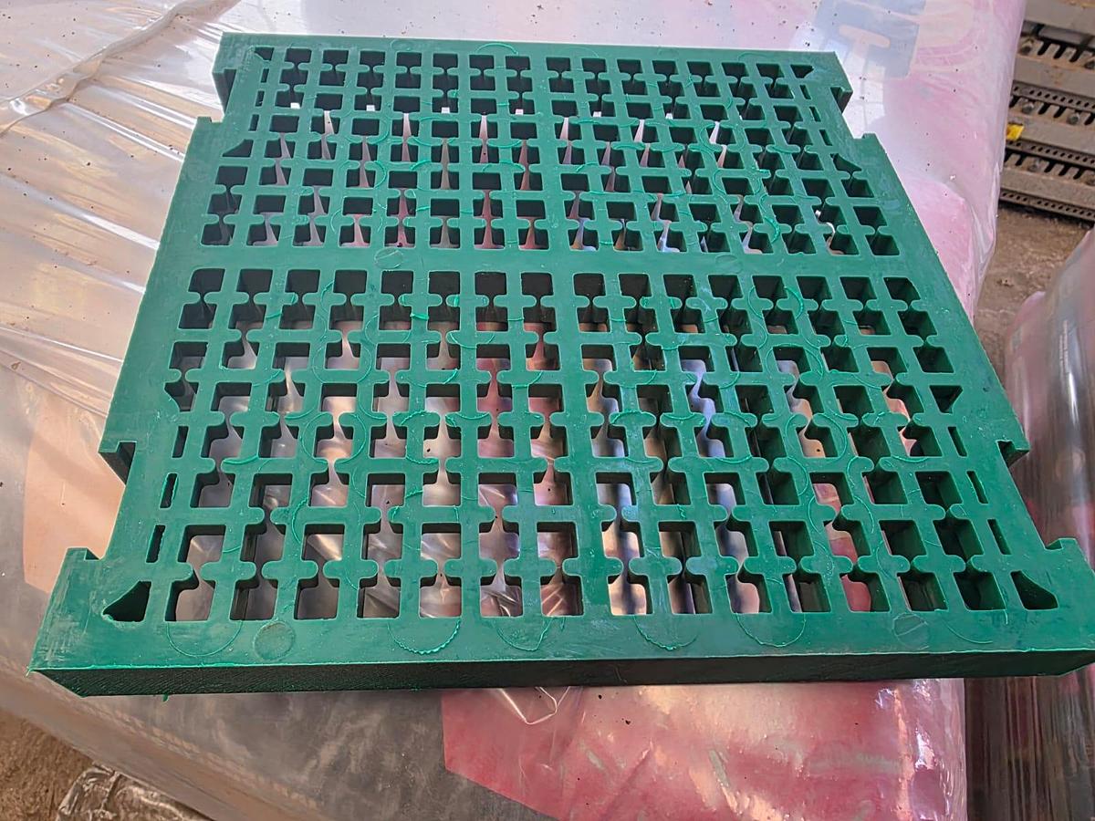 Used POLY DECK 305X305X30/12X12