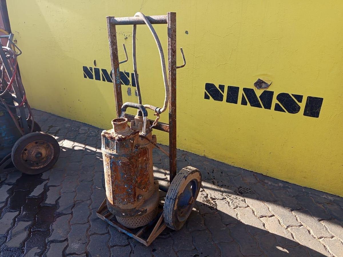 Used SUBMERSIBLE PUMP (NO PLATE)